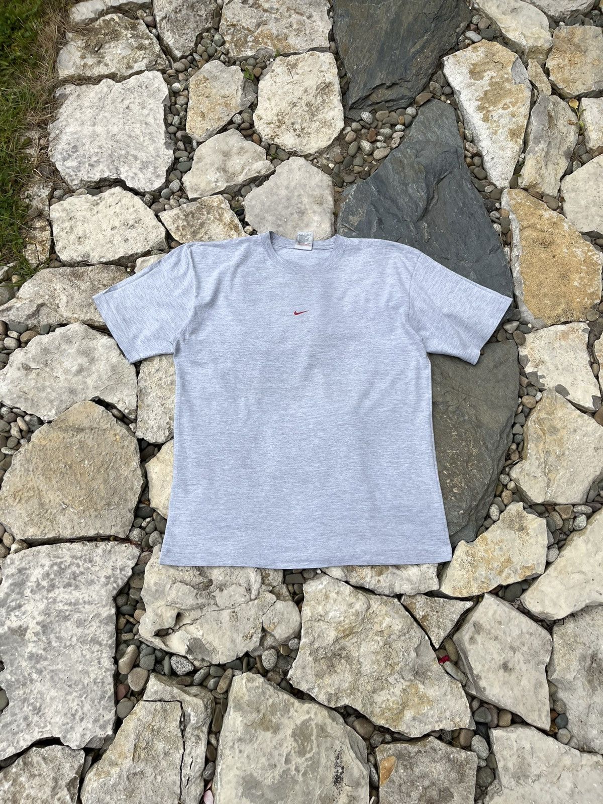 Nike × Vintage Rare Vintage Nike 90s y2k central swoosh t-shirt tee retro Size US L / EU 52-54 / 3 - 1 Thumbnail