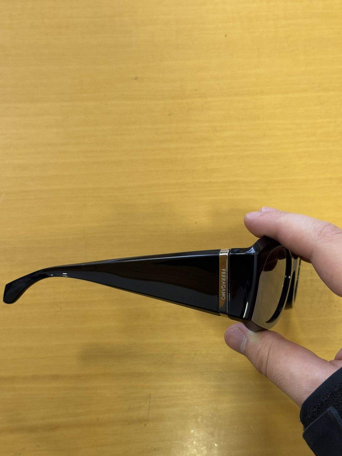 Salvatore Ferragamo Ferragamo Sunglasses SF2008S 001 Size ONE SIZE - 5 Thumbnail