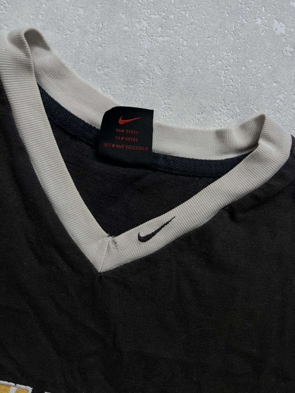 Nike × Vintage 90’s NIKE SPELLOUT LOGO Y2K SWOOSH RETRO V-NECK SUNFADED TEE Size US XL / EU 56 / 4 - 3 Thumbnail