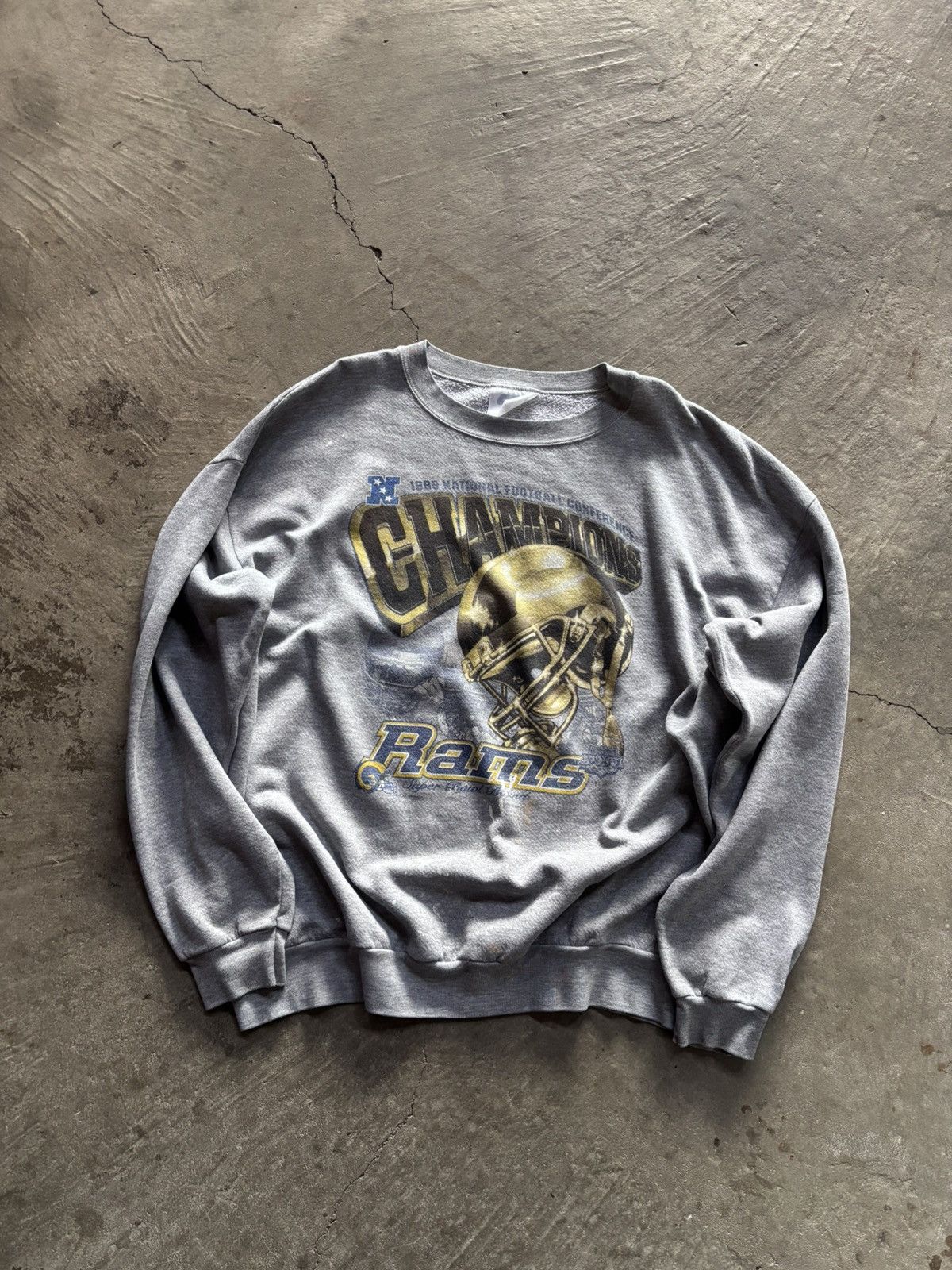 NFL vintage distressed rams sweatshirt Size US XL / EU 56 / 4 - 1 Thumbnail