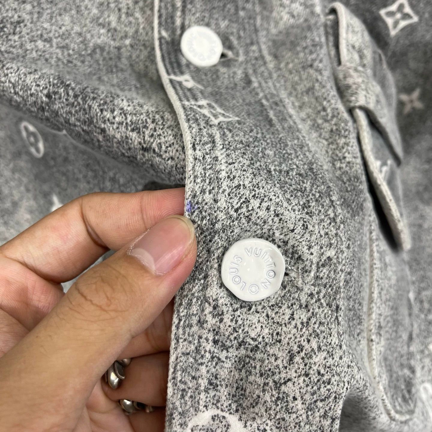 Louis Vuitton Louis Vuitton Galaxy Gradient Denim Jacket L 99% new stains Size US L / EU 52-54 / 3 - 5 Thumbnail