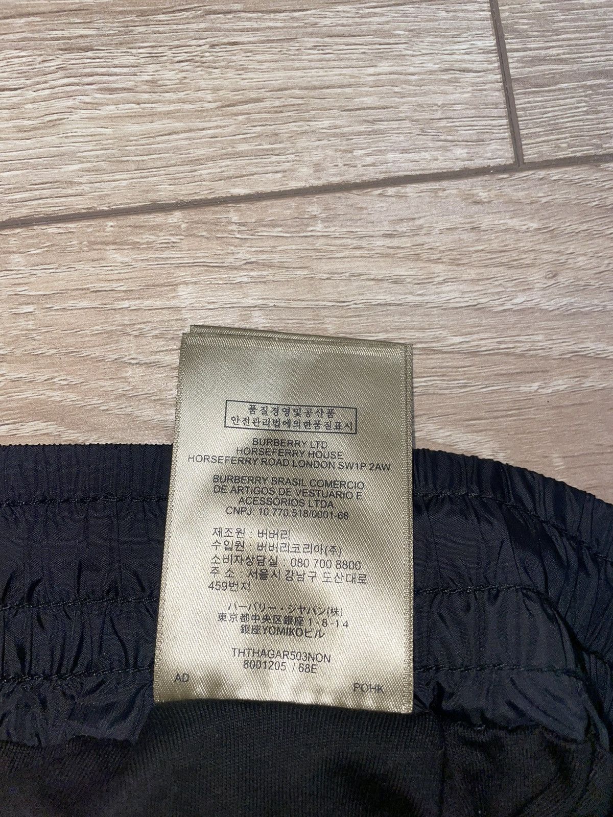 Burberry Burberry nylon jogger big logo rare pants Size US 35 - 11 Thumbnail