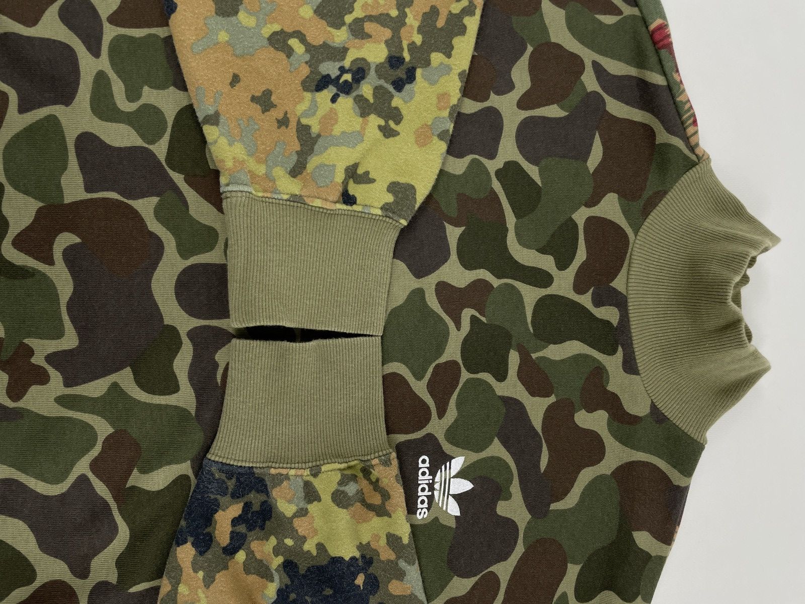 Adidas × Pharrell PHARRELL WILLIAMS Hiking Camo Print Sweatshirt Pullover S Size US S / EU 44-46 / 1 - 16 Thumbnail