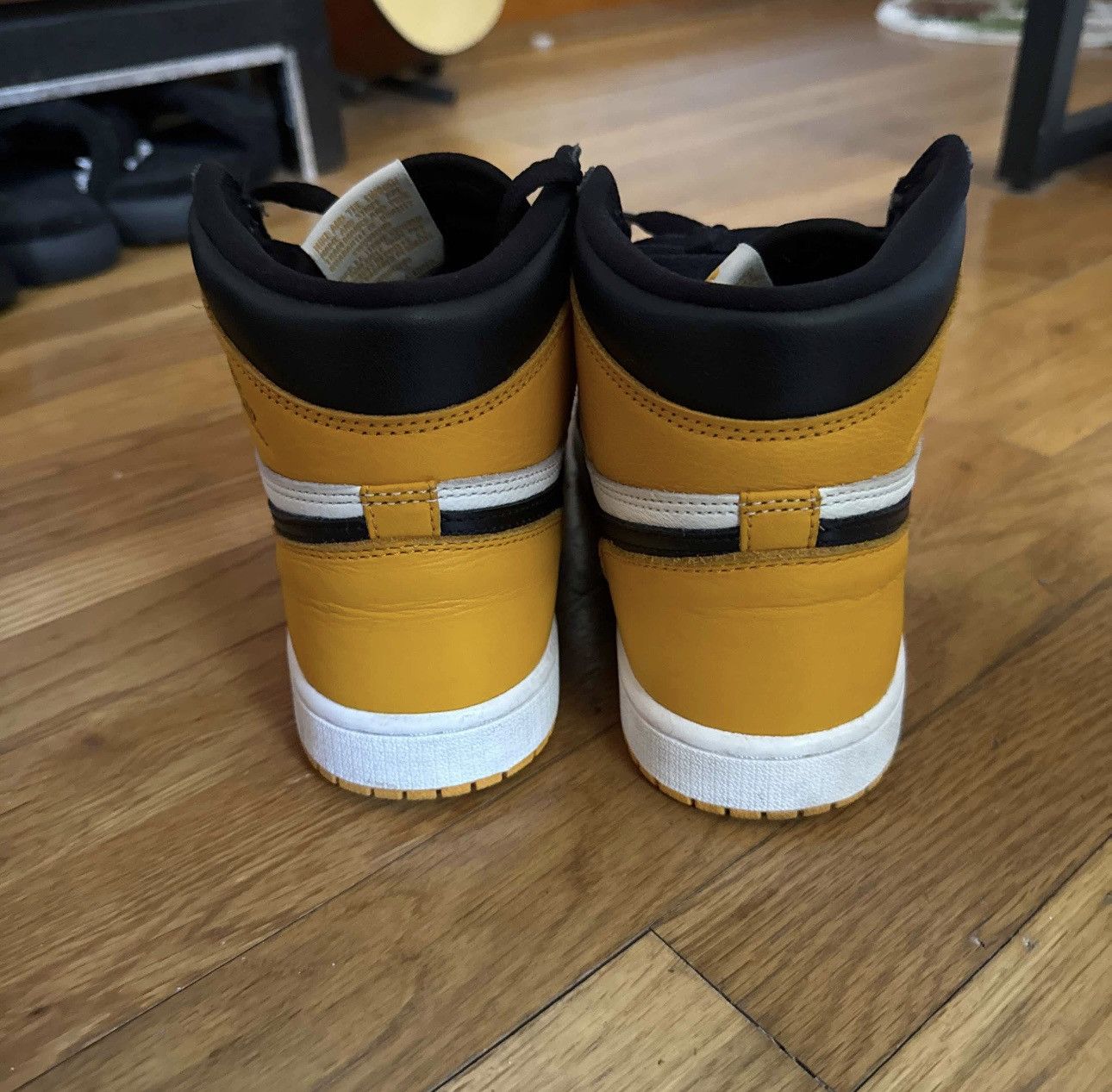 Jordan Brand Jordan 1 high taxi yellow Size US 8 / EU 41 - 4 Thumbnail