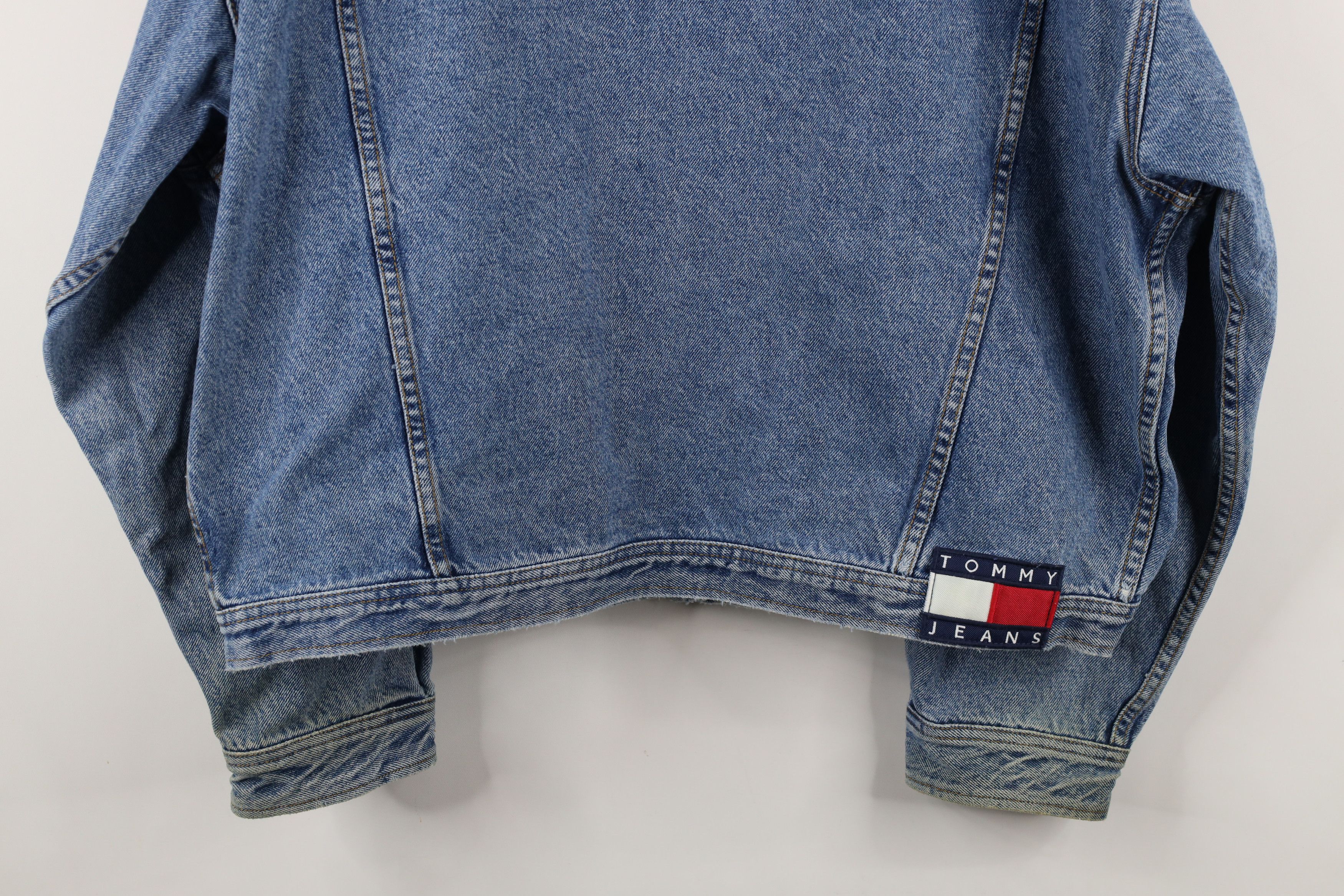 Tommy Hilfiger × Vintage Vintage 90s Tommy Hilfiger Spell Out Denim Trucker Jacket Size US XXL / EU 58 / 5 - 16 Thumbnail
