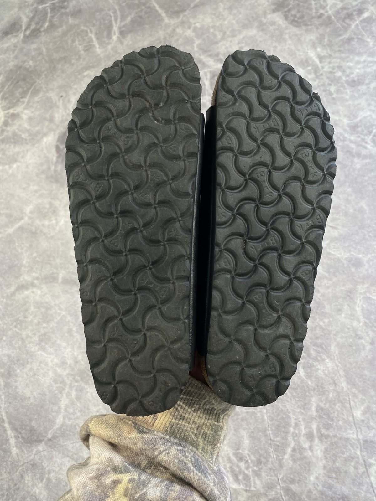 Birkenstock Birkenstock Arizona Leather Sandals Size: 37 24 centimetres Size US 7 / IT 37 - 8 Thumbnail