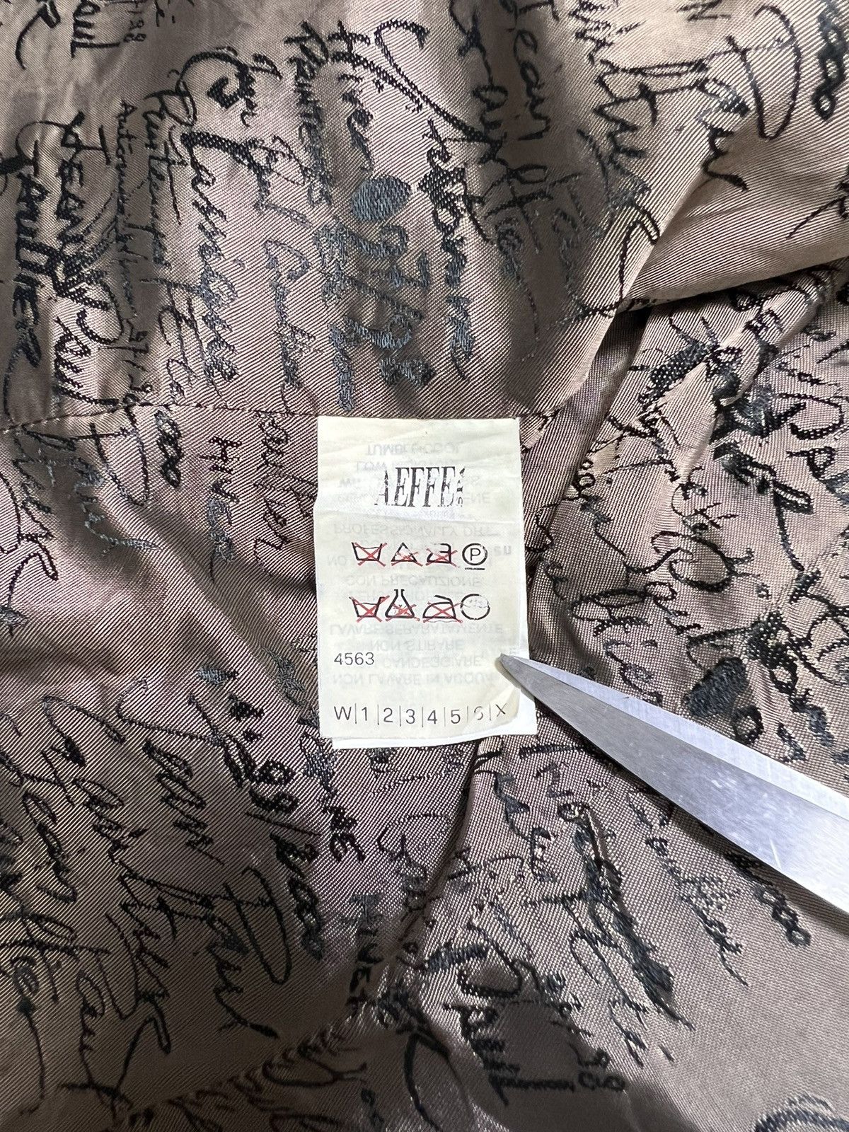 Jean Paul Gaultier JPG AW 97-98 Signature Monogram Print Velvet Jacquard Blazer Size US XS / EU 42 / 0 - 16 Thumbnail