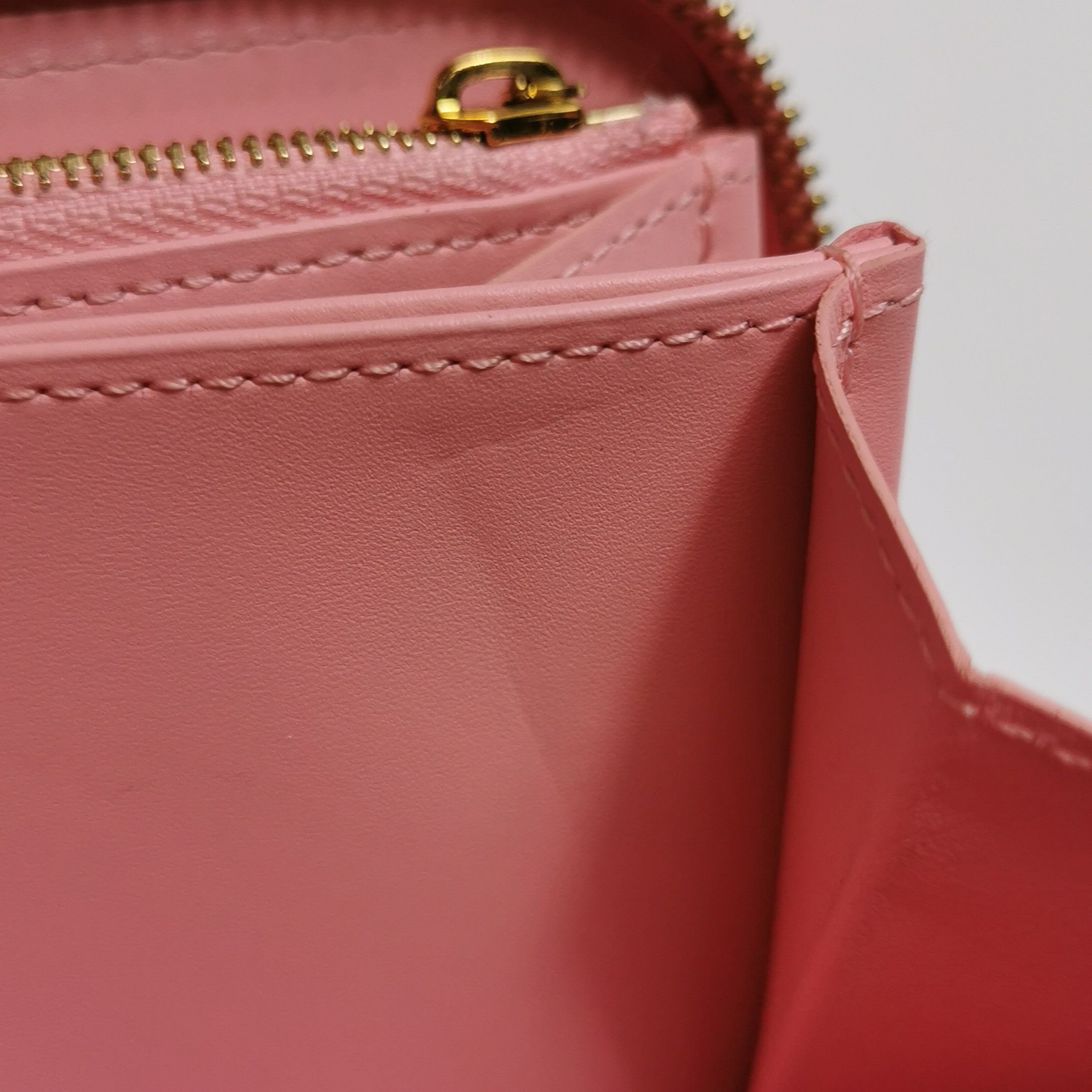Louis Vuitton Louis Vuitton (LV) Zippy patent leather embossed monogram z Size ONE SIZE - 4 Thumbnail