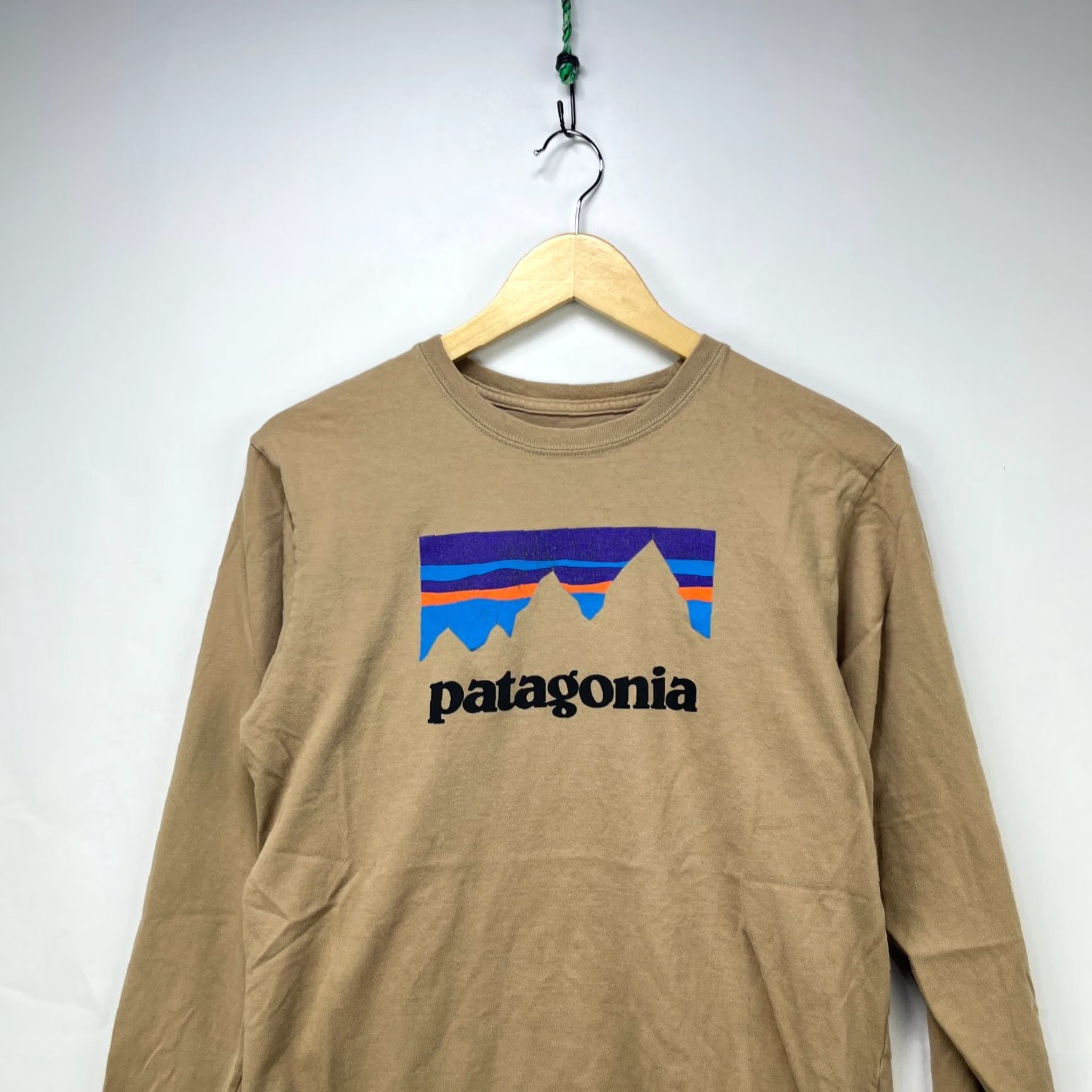 Patagonia Vintage Patagonia Long Sleeve T-Shirt Small Beige User: Vintage Patagonia Long Sleeve T-Shirt Small Beige Size US S / EU 44-46 / 1 - 2 Thumbnail