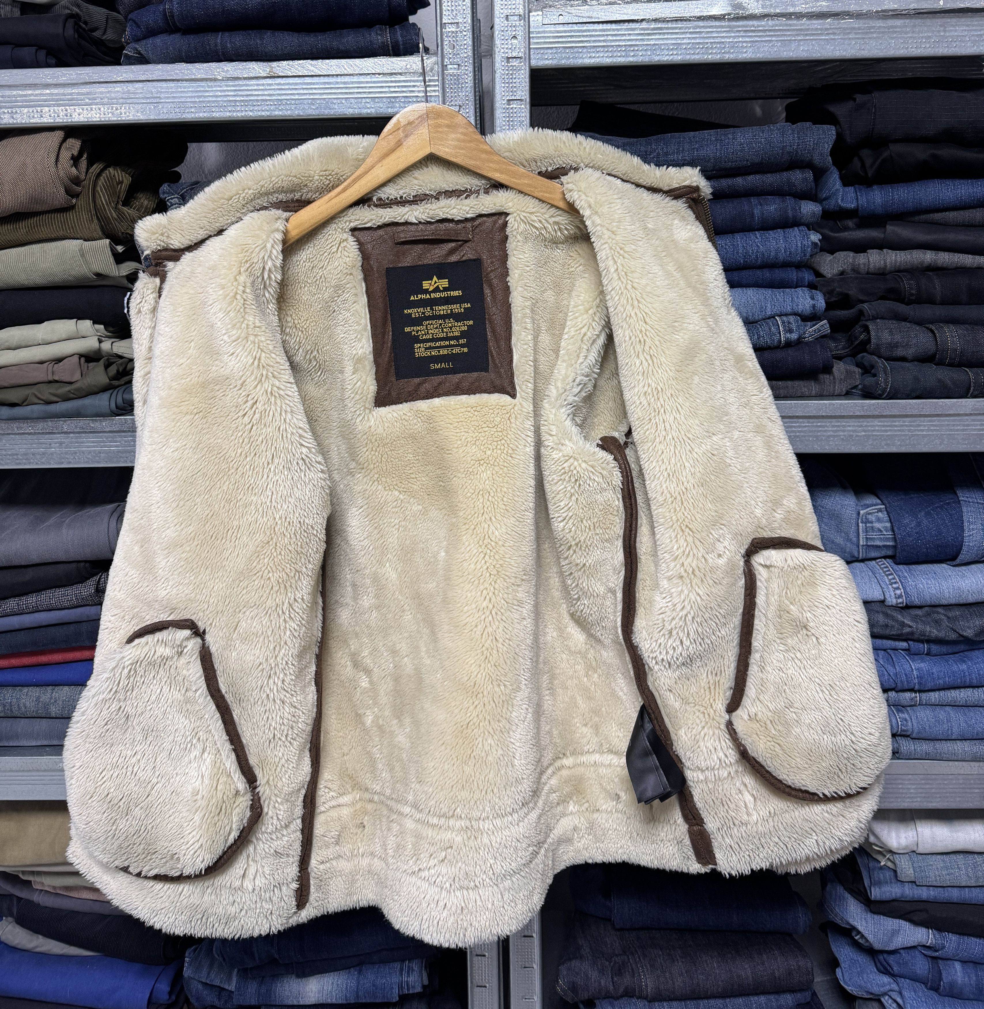 Alpha Industries Alpha Industries B-3 Sheepskin Brown Pilot Rare Man’s Jacket Size US S / EU 44-46 / 1 - 10 Thumbnail