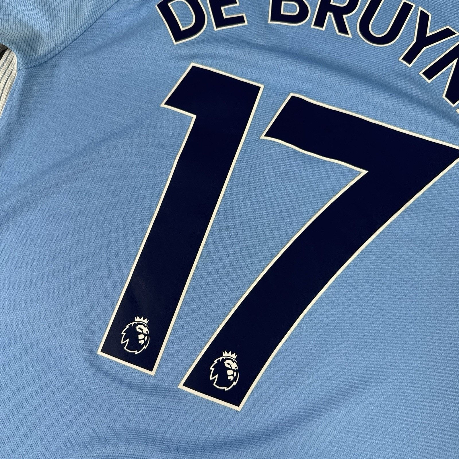 Nike Manchester City Nike 2017 2018 #17 De Bruyne Soccer Jersey Size US S / EU 44-46 / 1 - 18 Thumbnail