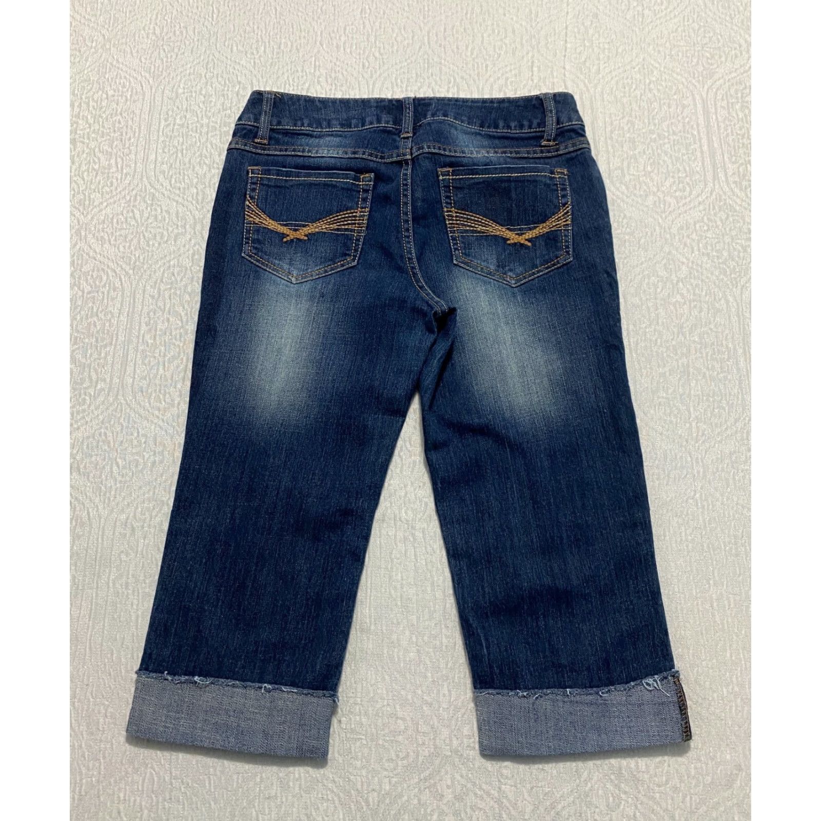 Vintage SO Capri Jeans Capri Juniors Size 5 Blue Distressed Embroidered Pockets Cuffed 29×17 Denim Cotton Polyester Spandex Lycra 5-Pocket Design Womens Girls Size ONE SIZE - 2 Thumbnail