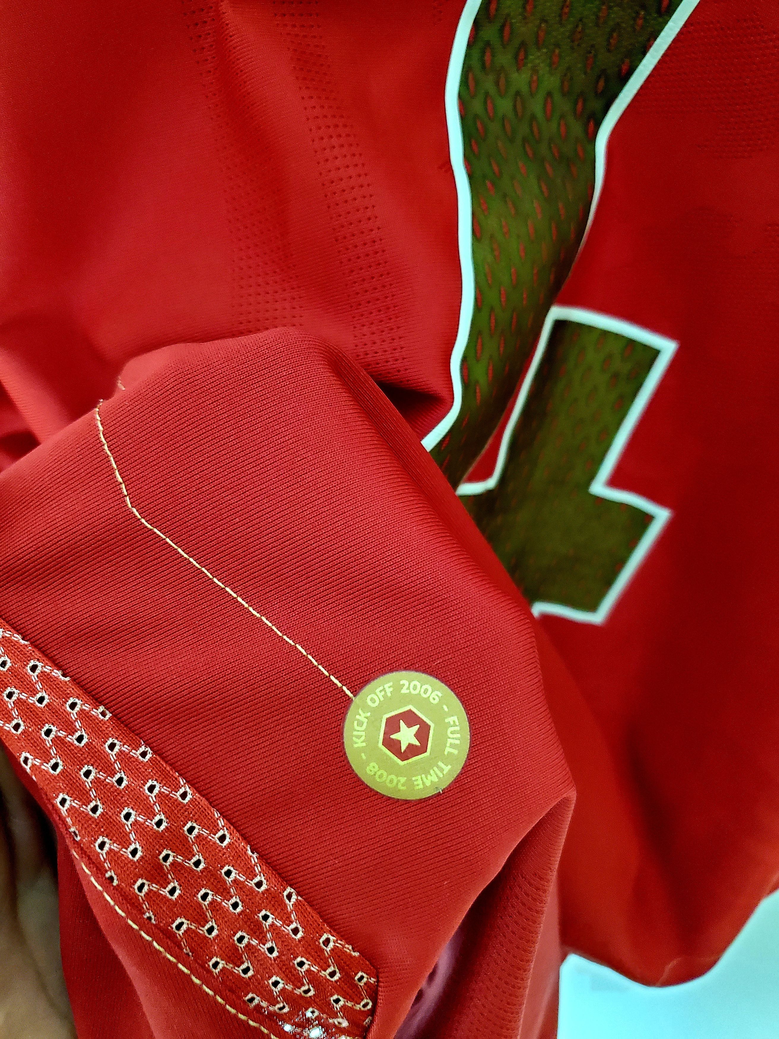 Umbro × Vintage ENGLAND 2006 2008 AWAY Jersey #4 GERRARD New condition L Size US L / EU 52-54 / 3 - 9 Thumbnail