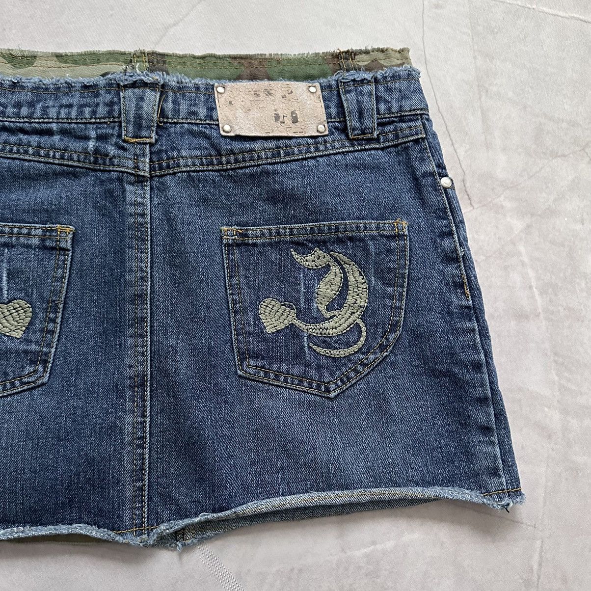 Ed Hardy 00s Hysteric Glamour Style Mini Skirt Embroidered Denim Size 28" / US 6 / IT 42 - 8 Thumbnail