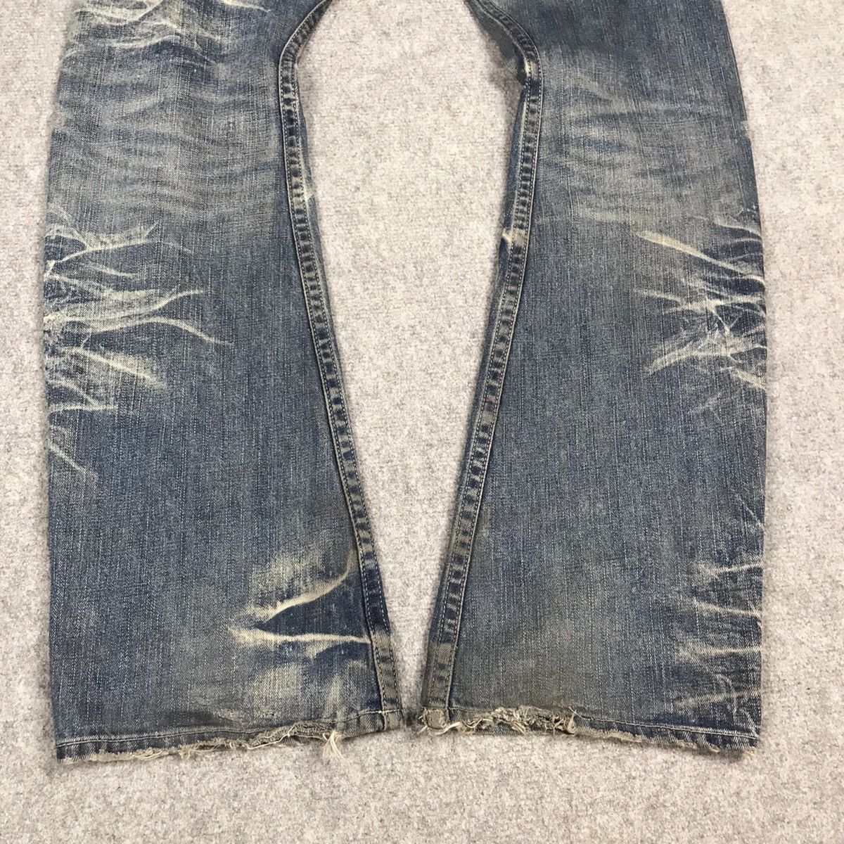 If Six Was Nine × Le Grande Bleu (L.G.B.) FALRE DENIM RATTLE TRAP BOOTCUT DISTRESSED DENIM PANTS Size US 30 / EU 46 - 11 Thumbnail