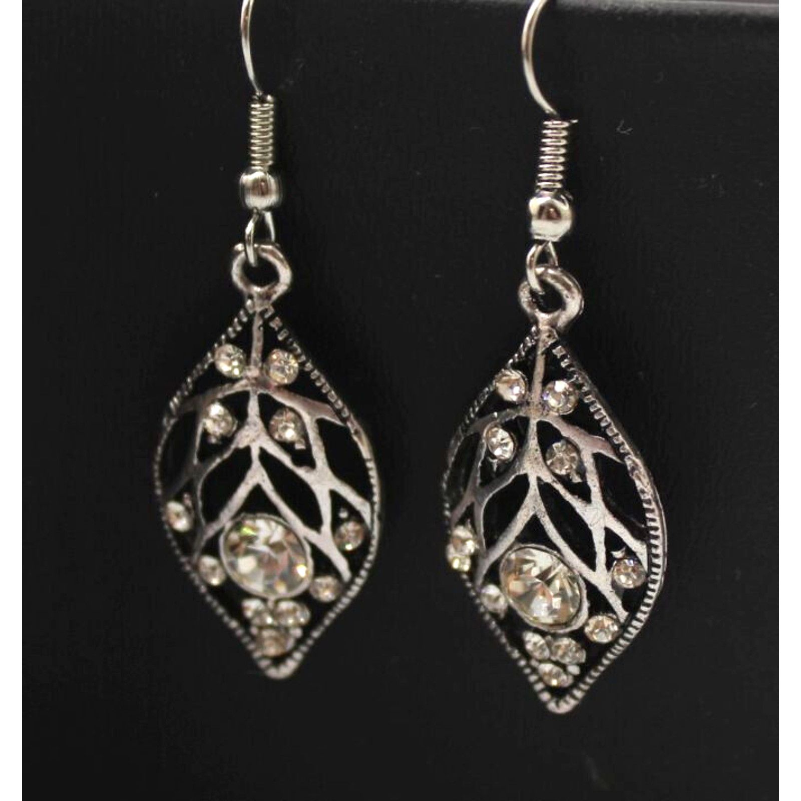 Other Silvertone White Rhinestone Necklace Earring Set•StudedChain Size ONE SIZE - 4 Thumbnail