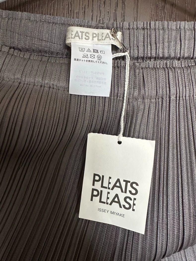 Issey Miyake Issey Miyake size:3 Grey pleated trousers Size 22" - 7 Thumbnail