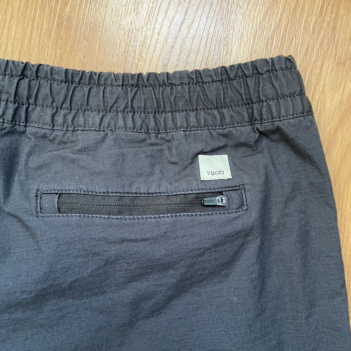 Vuori Vuori Women’s Logo Patch Shorts Size Large Size 30" / US 8 / IT 44 - 3 Thumbnail