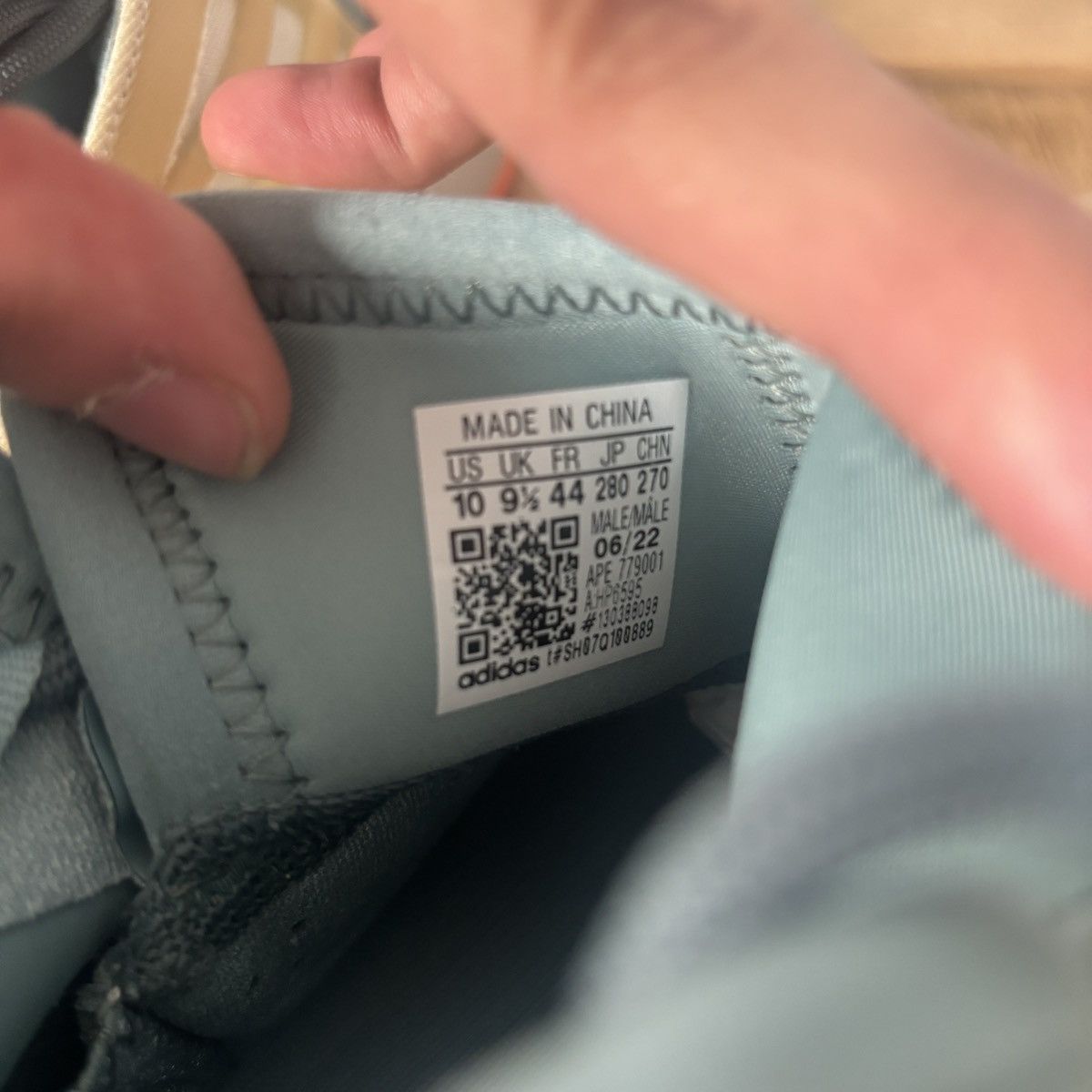 Adidas × Kanye West Adidas Yeezy QNTM Hi-Res Coral NWT 10M Size US 10 / EU 43 - 3 Thumbnail