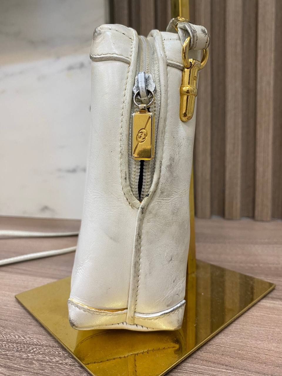 Gucci Gucci White Leather Vintage Crossbody Bag Size ONE SIZE - 9 Thumbnail