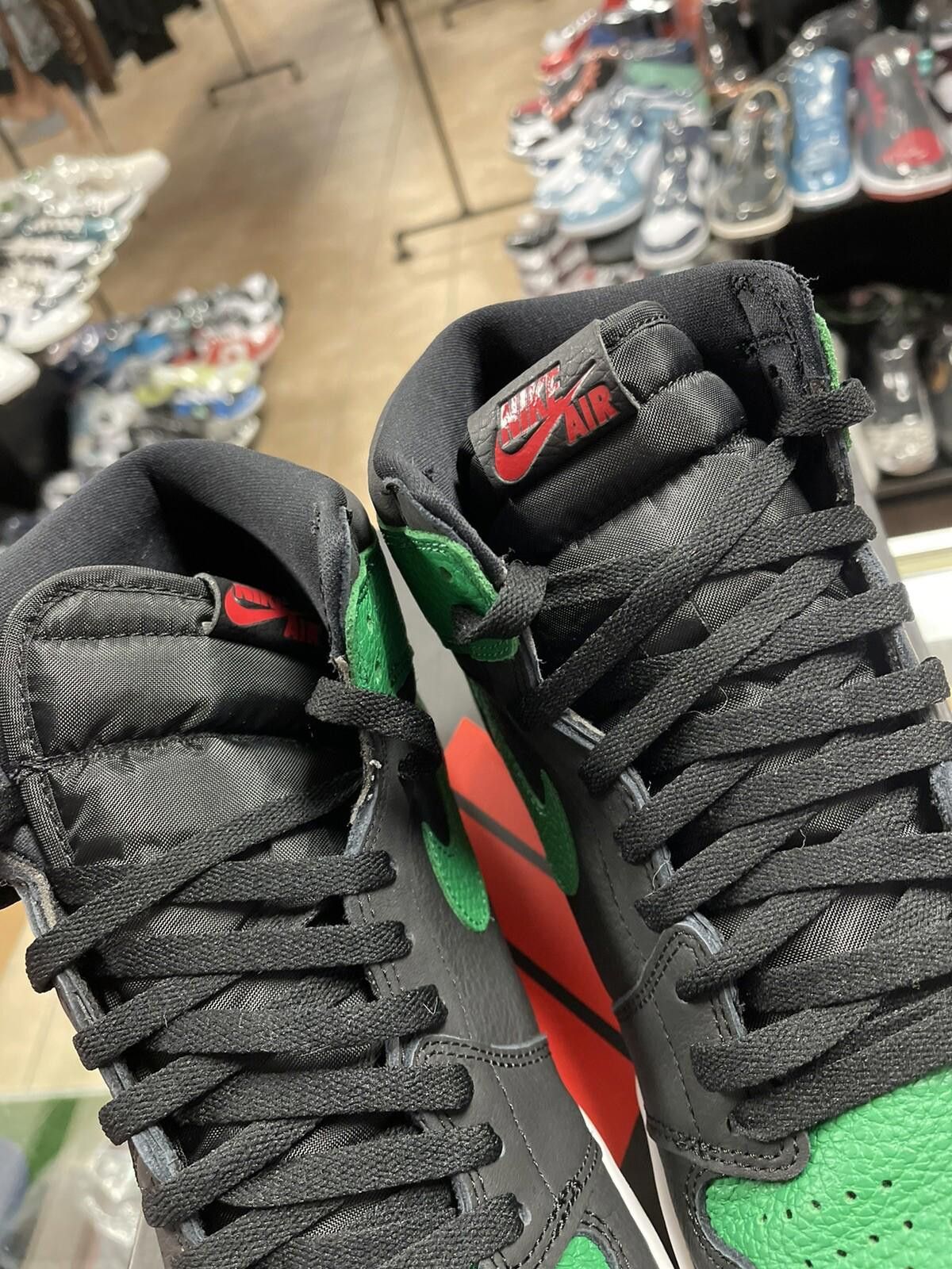 Jordan Brand Size 10.5 - Jordan 1 Retro High OG Pine Green 2.0 555088-030 Size US 10.5 / EU 43-44 - 6 Thumbnail