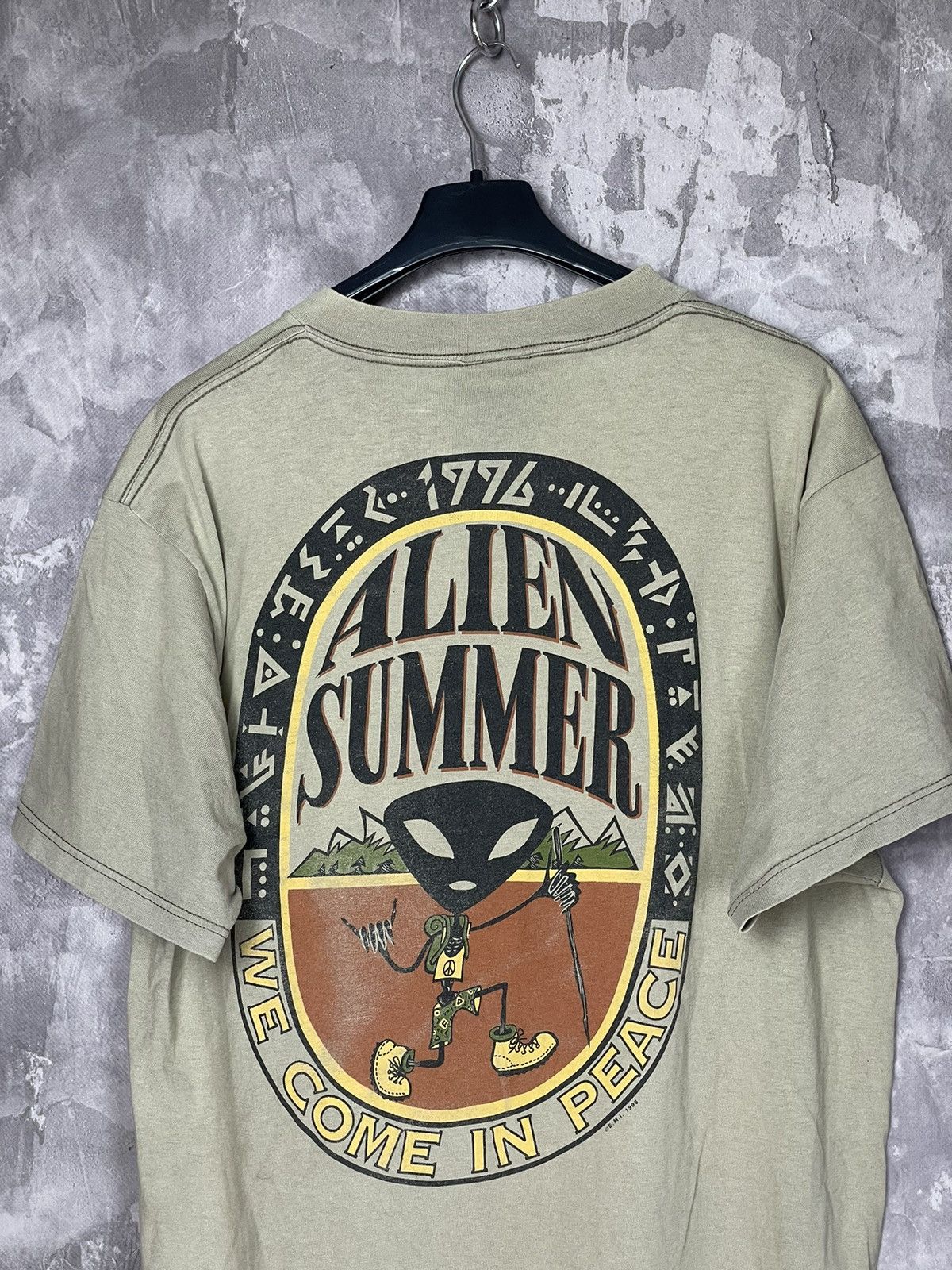 Vintage Vintage Y2K Crazy 1996s Big Logo Alien Summer T shirt Size US L / EU 52-54 / 3 - 2 Thumbnail