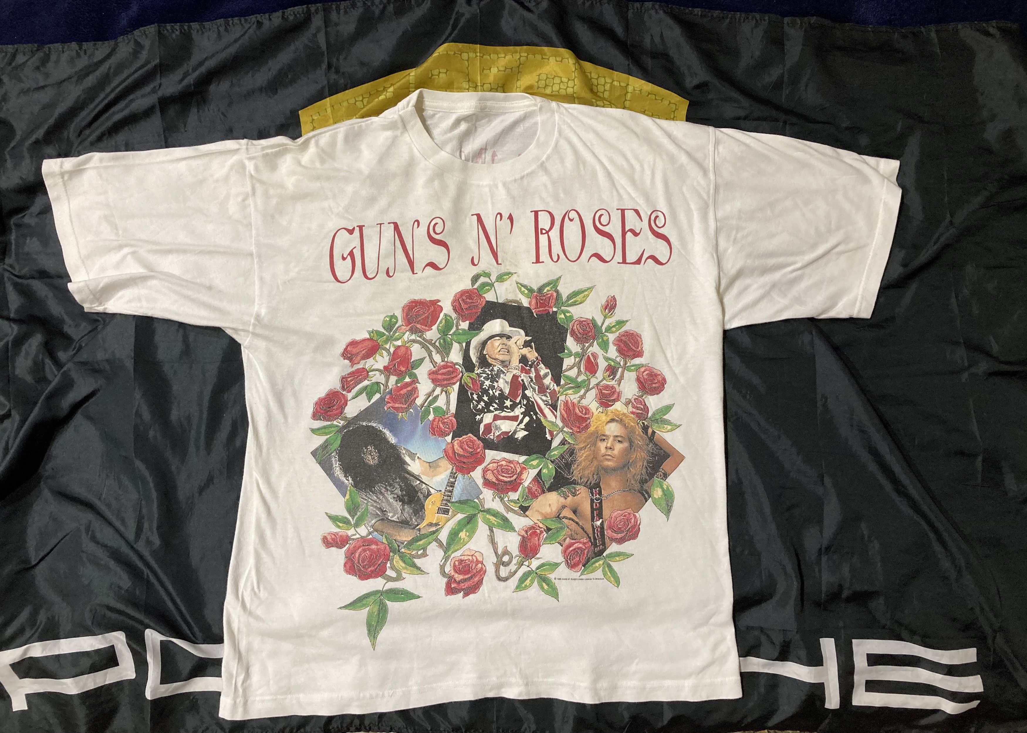 Guns N' Roses Guns N Roses 1993 World Tour Skin n Bones T Shirt Size US XL / EU 56 / 4 - 4 Thumbnail
