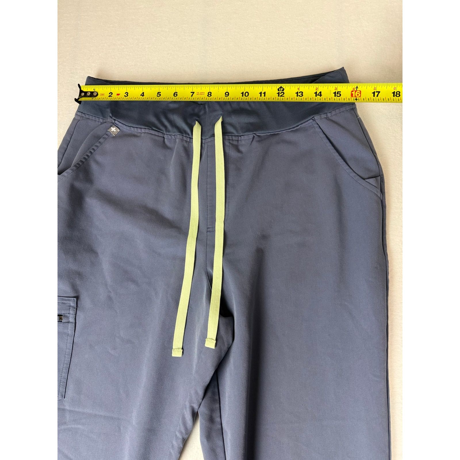 Other Figs Scrub Joggers - Size Large - Excellent Pre-Owned Size 28" / US 6 / IT 42 - 4 Thumbnail