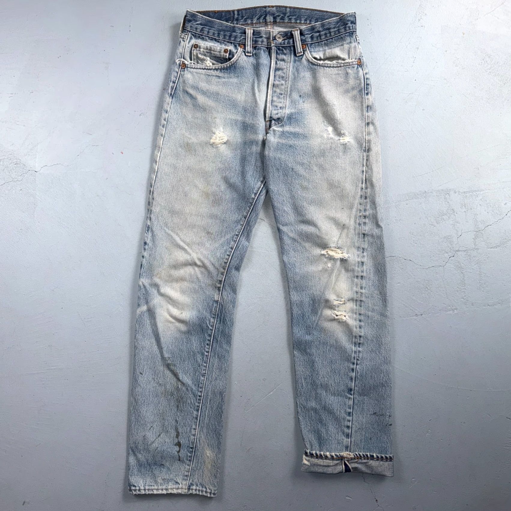 Levi's VINTAGE Levi's 501 Jeans Men Regular 31 Light Wash Blue 80s USA Distressed 5-Pocket Straight Denim 36in Inseam Button Closure Size US 31 - 2 Thumbnail