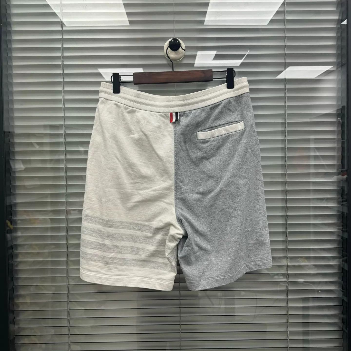 Thom Browne TB White & Gray Colorblocked New Shorts Size 3 Size US 34 / EU 50 - 2 Thumbnail