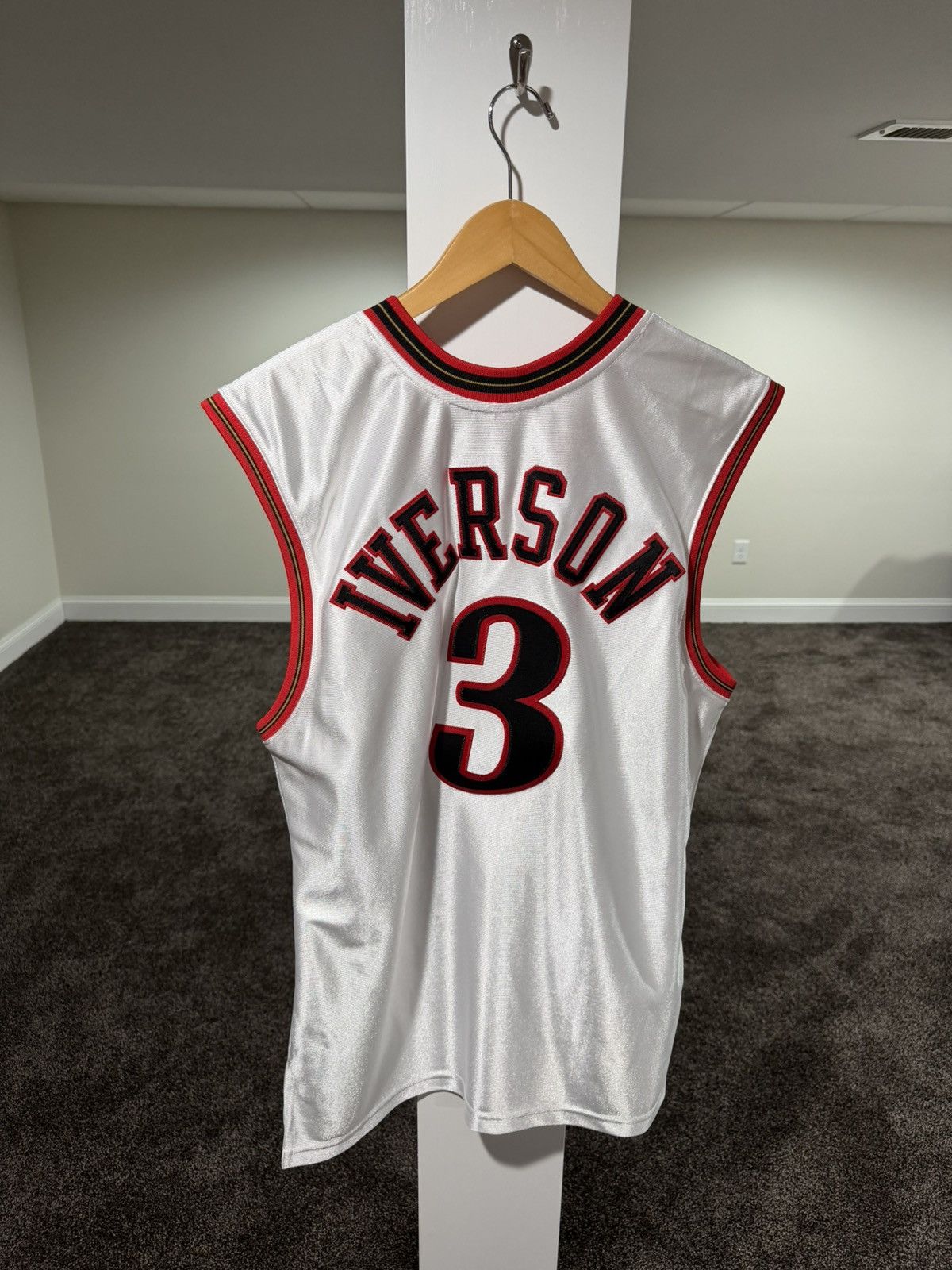 Mitchell & Ness Mitchell & Ness x NBA White Allen Iverson 2001 Sixers Jersey Size US M / EU 48-50 / 2 - 16 Thumbnail