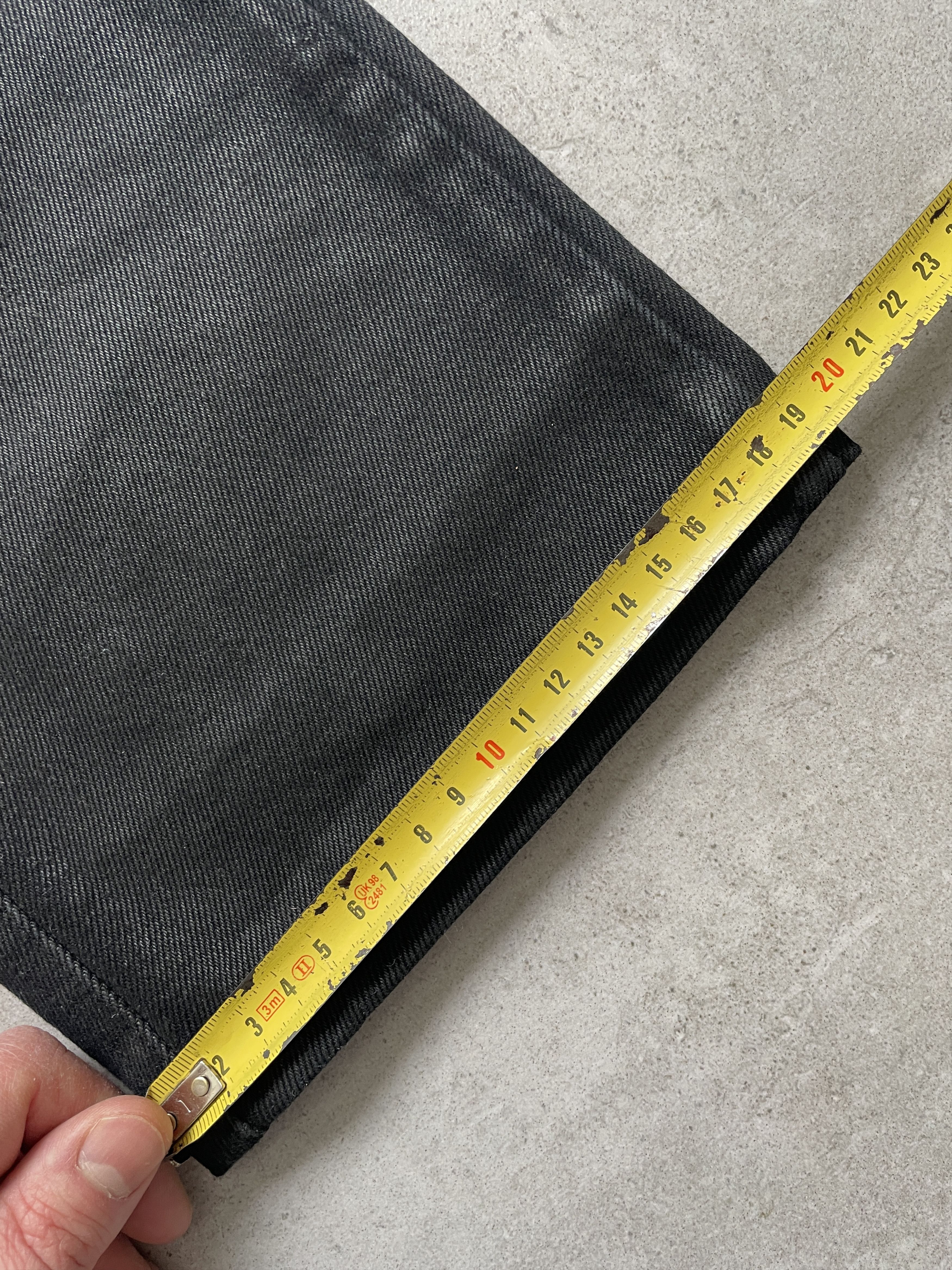 Helmut Lang HELMUT LANG HEAVY BLACK WAXED BIKER SLIM FIT JEANS Size US 32 / EU 48 - 10 Thumbnail