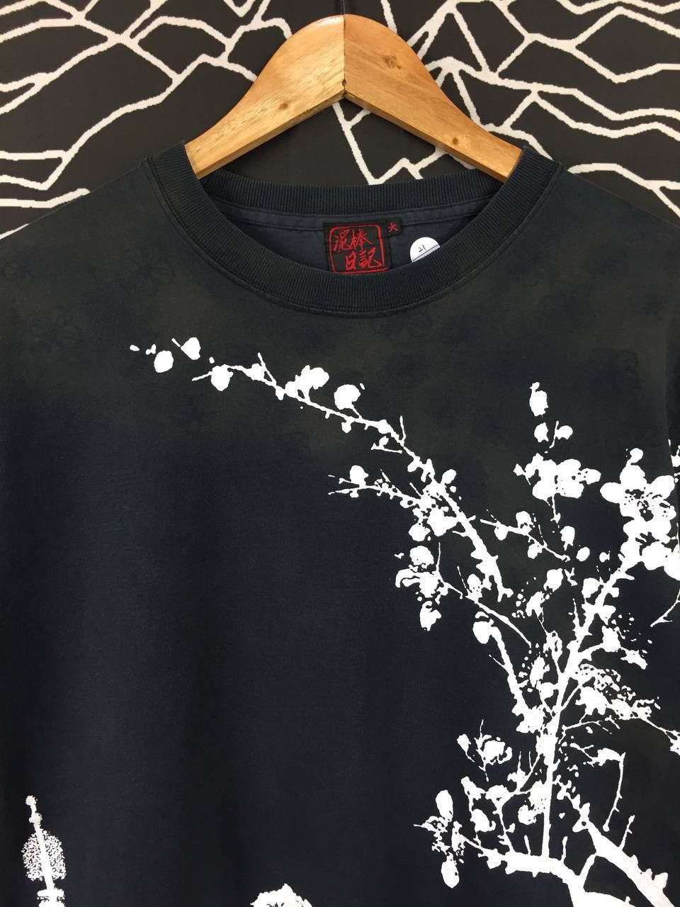 Japanese Brand Vtg Thief's Diary Japanese Traditional Sukajan Patterned Tee Size US L / EU 52-54 / 3 - 3 Thumbnail