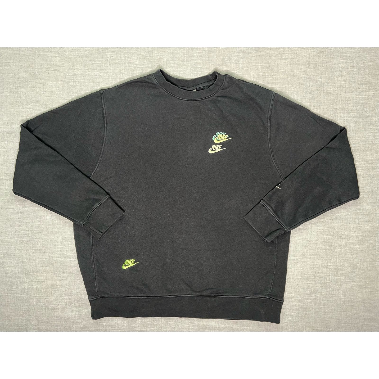 Nike Nike Multi Logo Embroidered Crewneck Sweatshirt Large Size US L / EU 52-54 / 3 - 1 Thumbnail