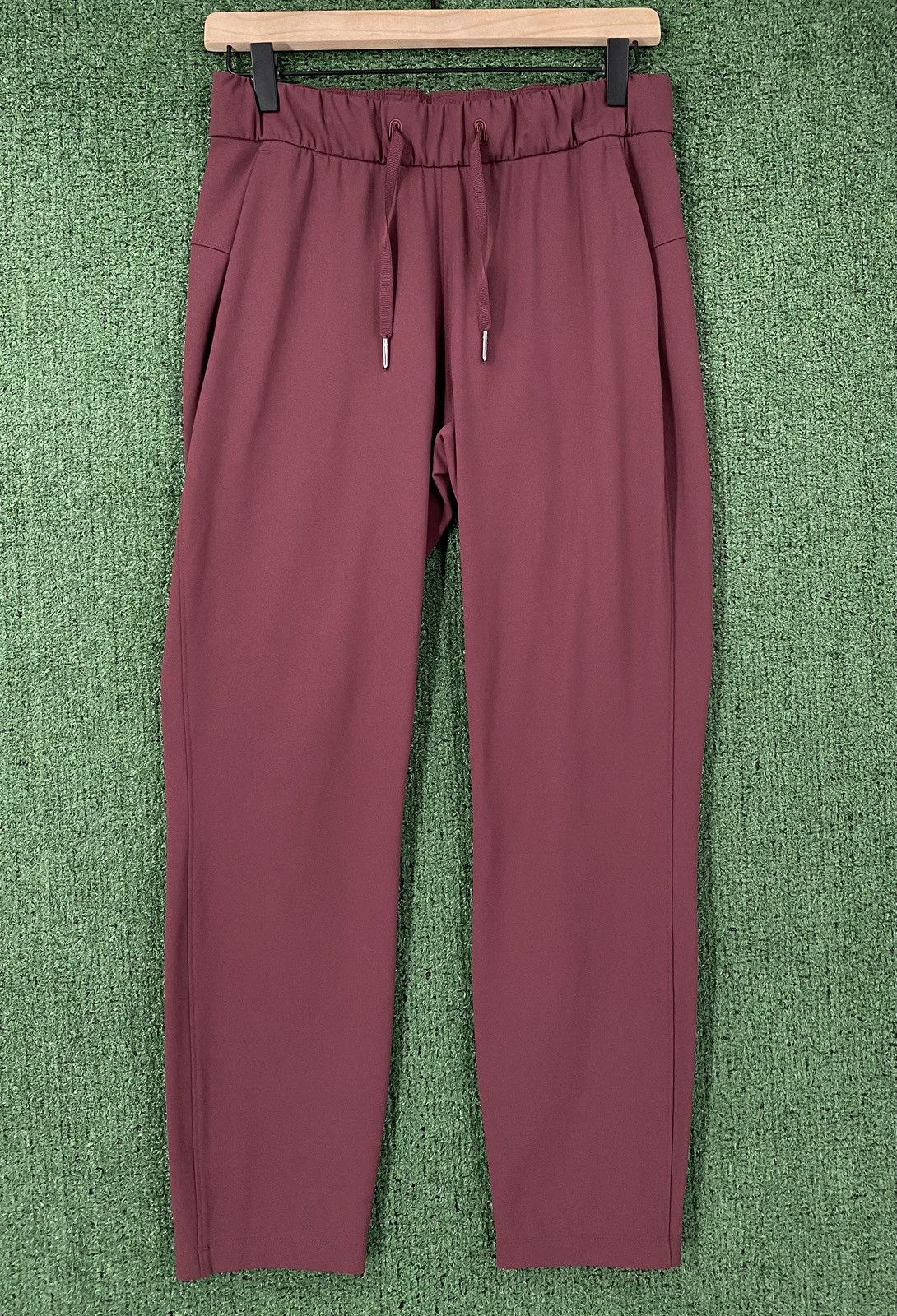 Lululemon Lululemon On The Fly Misty Merlot Jogger Pants Womens Size 4 Size 27" / US 4 / IT 40 - 1 Thumbnail