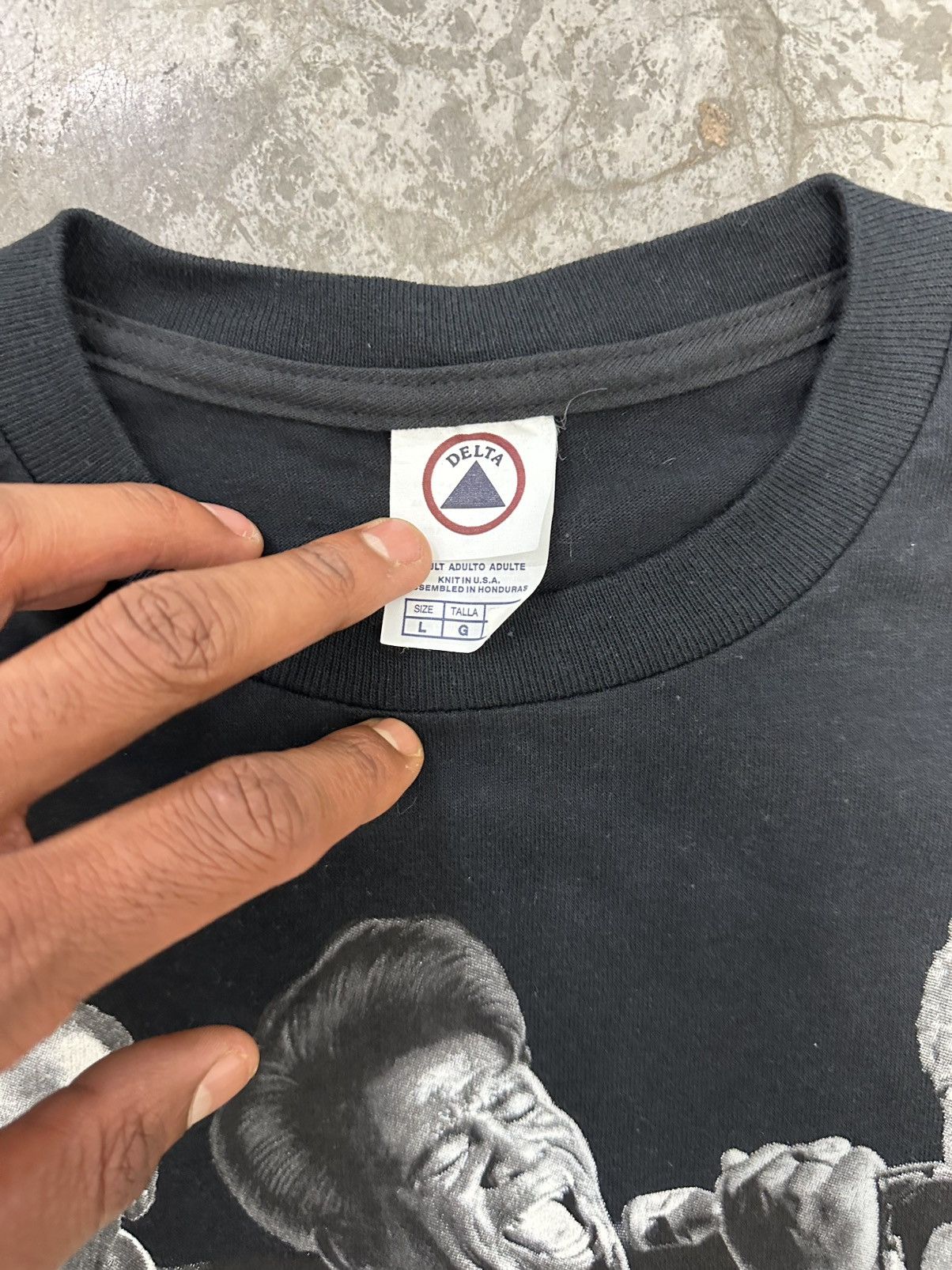 Vintage Vintage Black legends tee Size US L / EU 52-54 / 3 - 3 Thumbnail