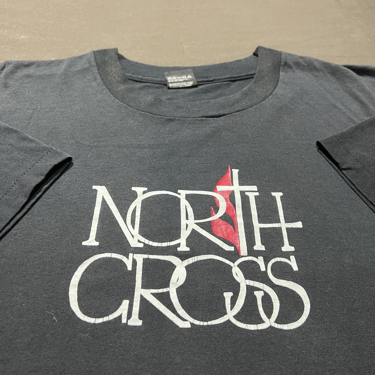 Vintage Vintage 90s North Cross Jesus God Holy Bible Tee XL Faded Size US XL / EU 56 / 4 - 1 Thumbnail