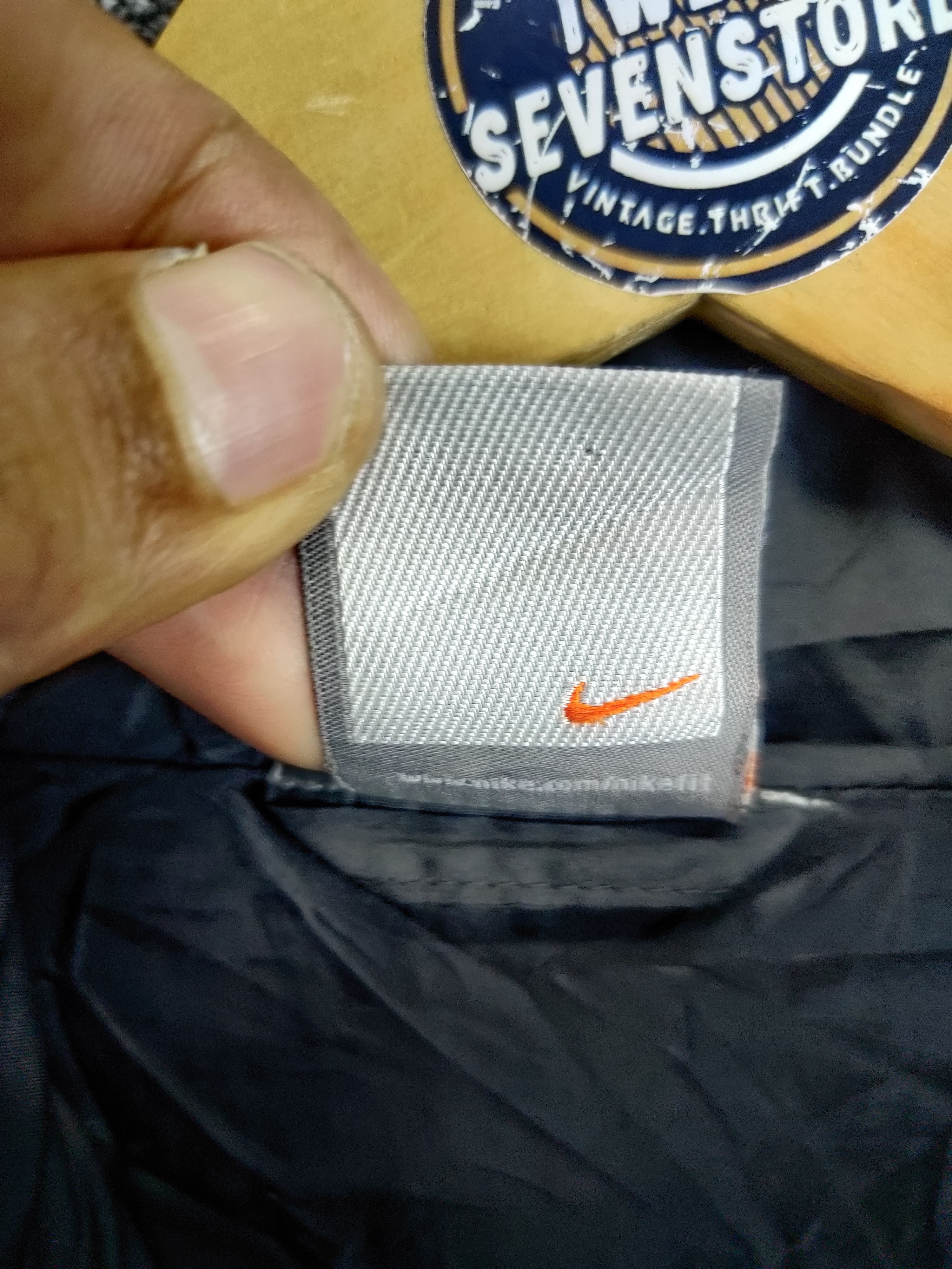 Nike Vintage Nike Windbreaker Light Jacket Size US L / EU 52-54 / 3 - 16 Thumbnail