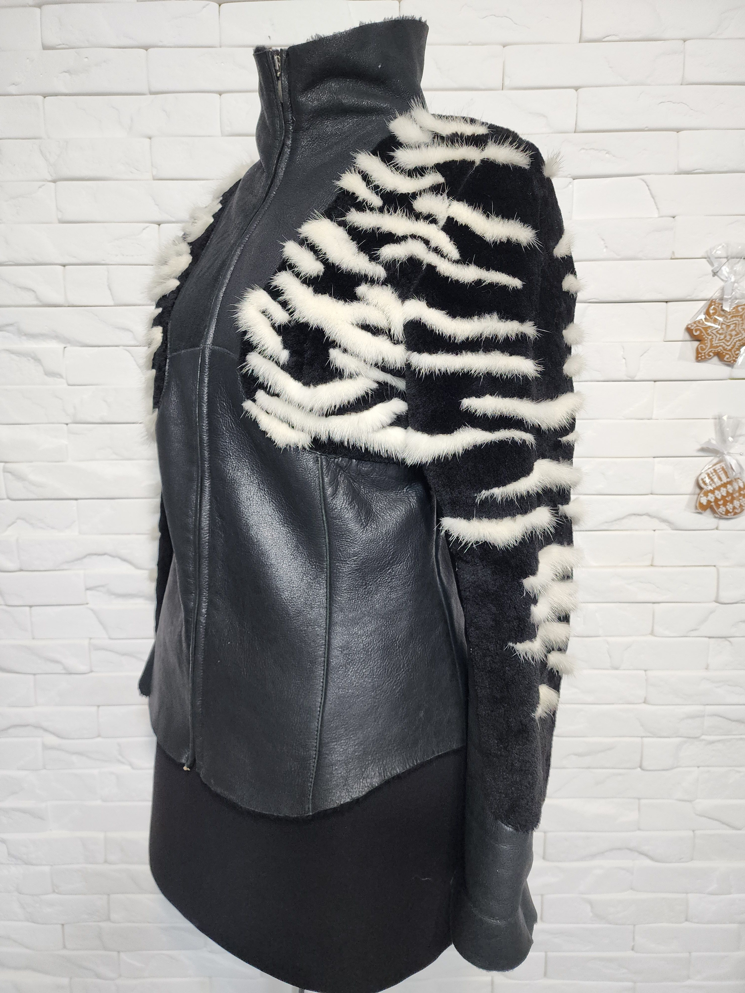 Furla Black Sheepskin Coat: Women's Genuine Fur.Mink fur. Size M / US 6-8 / IT 42-44 - 2 Thumbnail