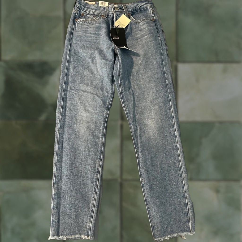 Levi's Levi’s Premium Jeans Size 25 Blue Wedgie Button Fly High Rise Tapered Leg Women Size ONE SIZE - 1 Thumbnail