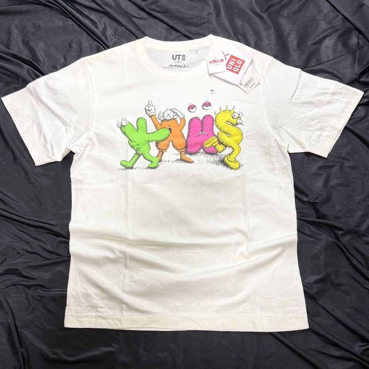 Kaws × Uniqlo Kaws x uniqlo letters graffiti tag Size US M / EU 48-50 / 2 - 1 Thumbnail