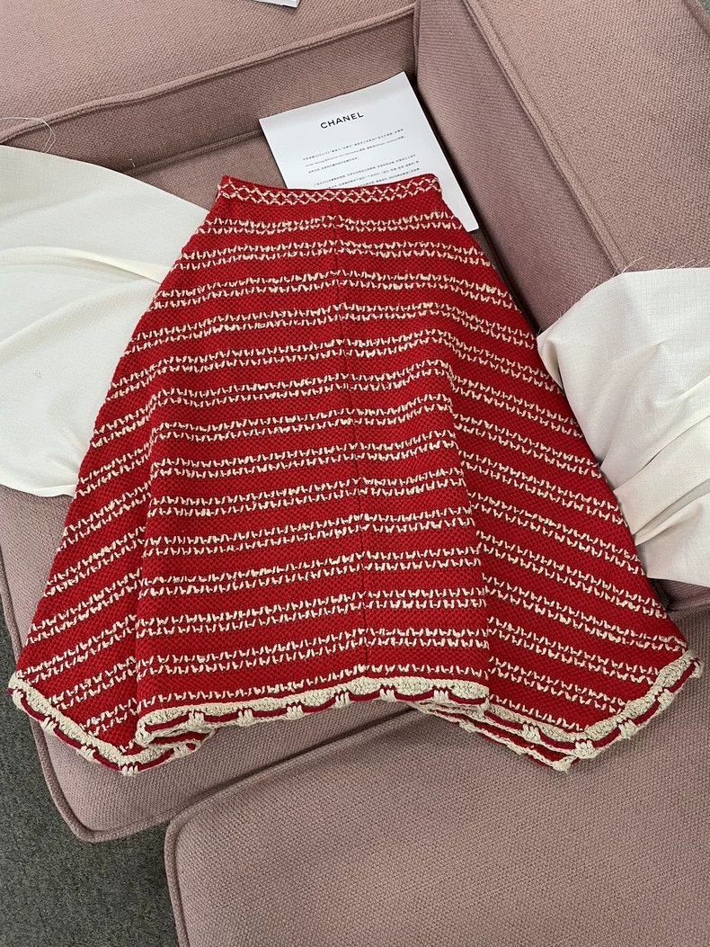 Chanel Chanel Red irregular knitted skirt Size 42" / US 20 - 3 Thumbnail