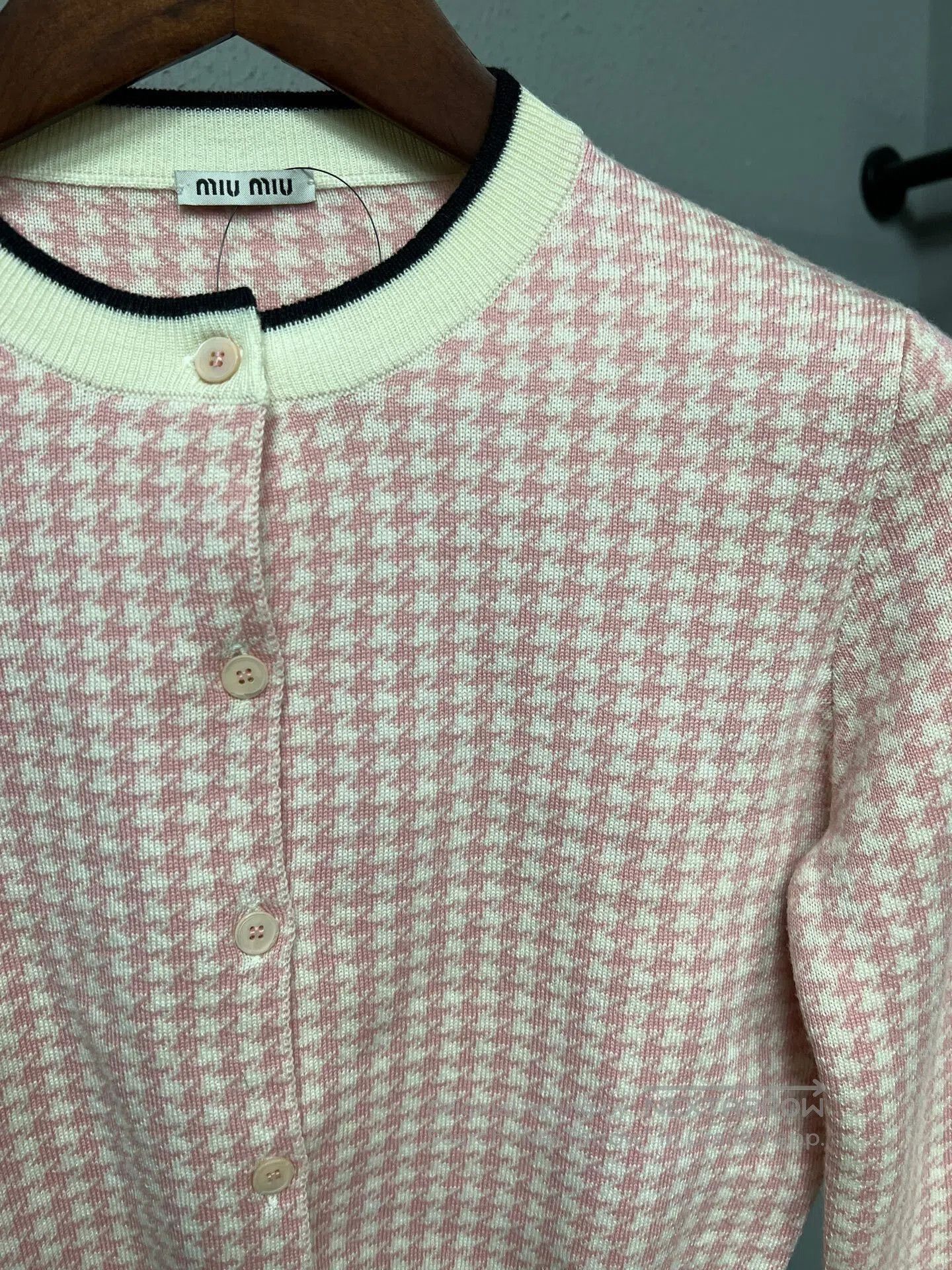 Miu Miu pink houndstooth cardigan by Miu Miu. Size M / US 6-8 / IT 42-44 - 3 Thumbnail