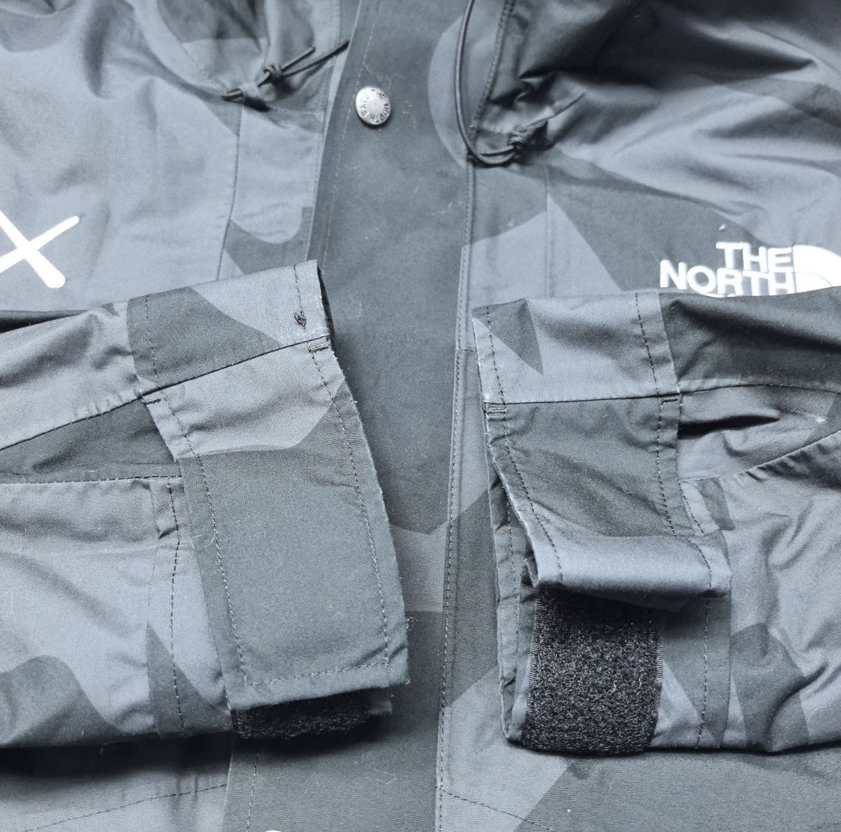 Kaws × The North Face The North Face x KAWS Retro 1986 Mountain Jacket Size US S / EU 44-46 / 1 - 10 Thumbnail