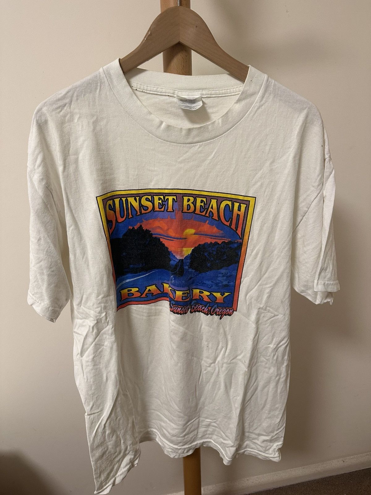 Vintage Sunset Beach Bakery T shirt Size US XL / EU 56 / 4 - 1 Thumbnail