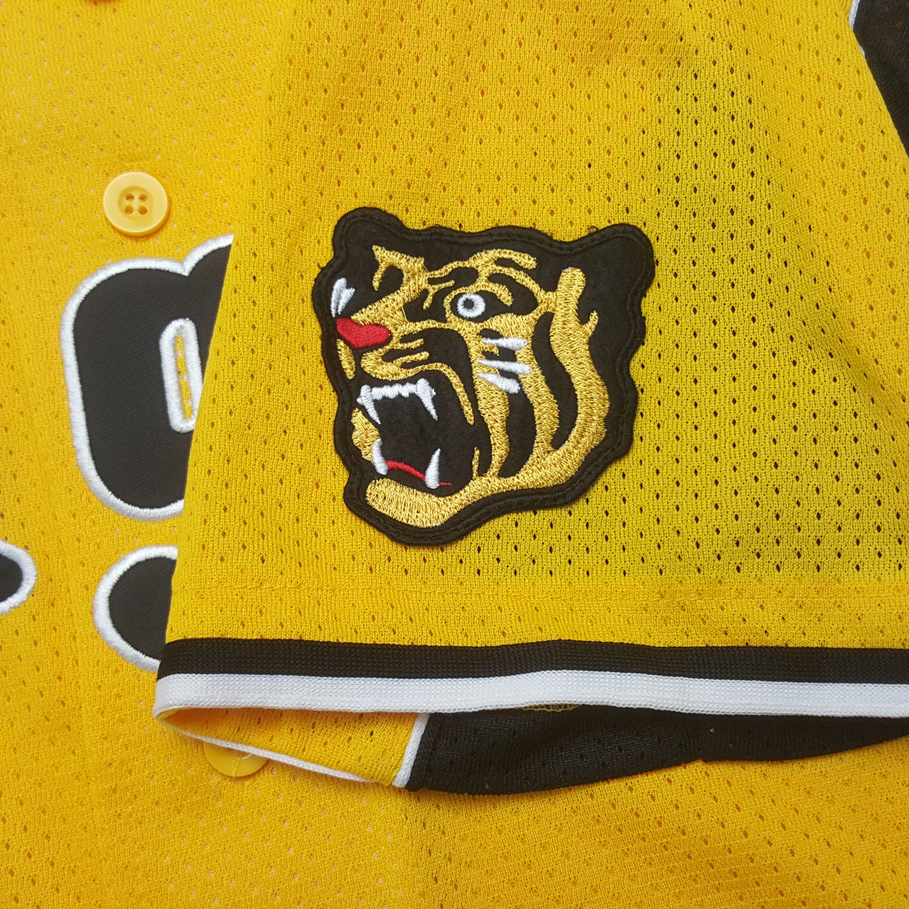 Japanese Brand × Vintage Vintage Mizuno x Hanshin Tigers Sport T-shirt Size US M / EU 48-50 / 2 - 6 Thumbnail