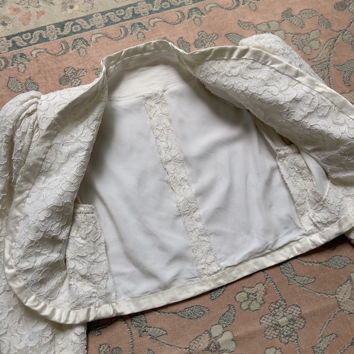 Other Vintage 1980s Off White Corded Lace Bolero Jacket (XS–S) Size XS / US 0-2 / IT 36-38 - 11 Thumbnail