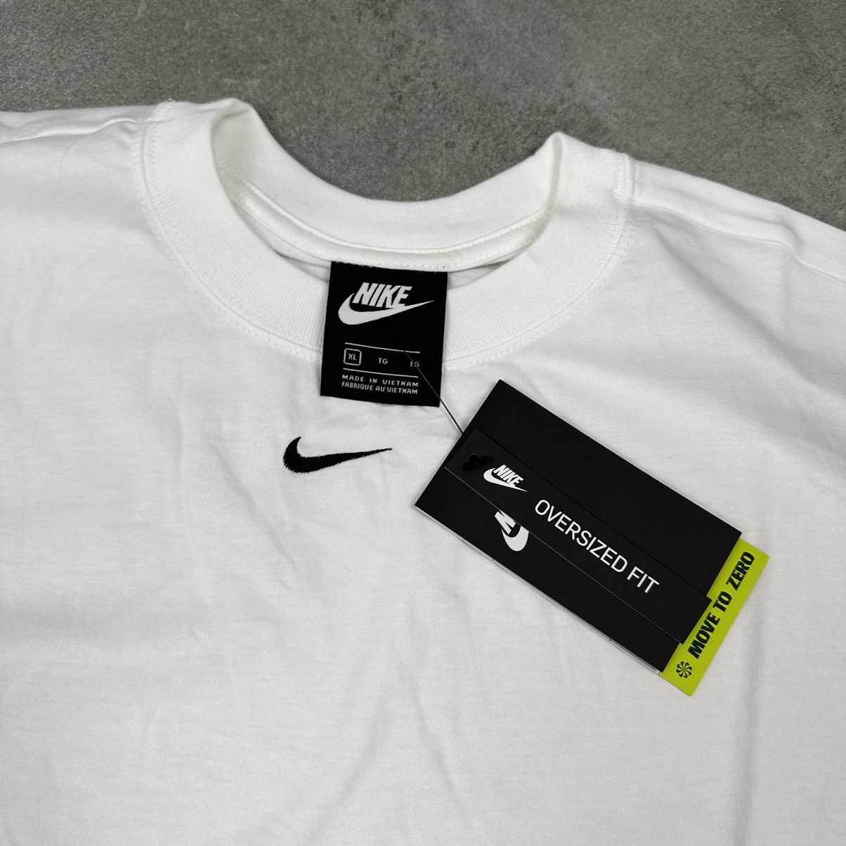 Nike Nike central swoosh t-shirt XL white streetwear Size US XL / EU 56 / 4 - 2 Thumbnail