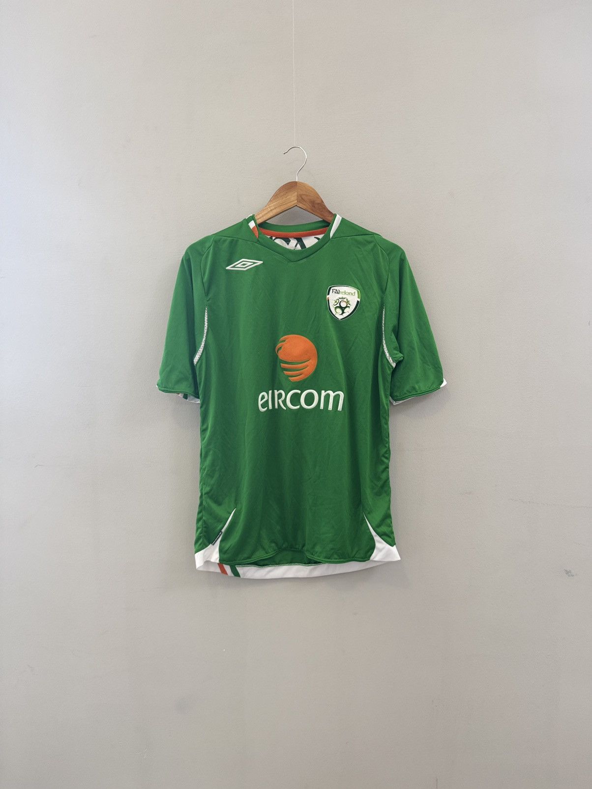 Umbro FA Ireland soccer jersey casual shirt football Size US M / EU 48-50 / 2 - 1 Thumbnail