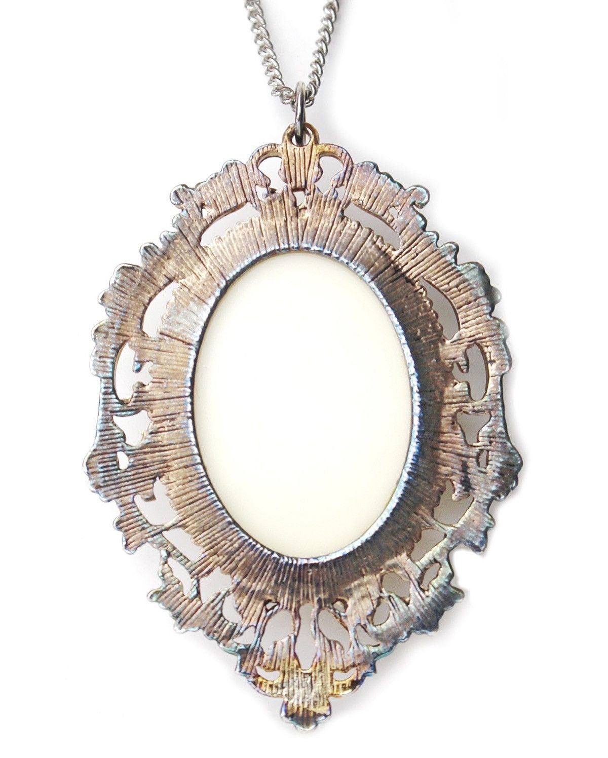2000S JAPANESE-MADE VINTAGE OVAL FRAME NECKLACE